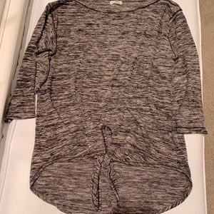 Max Studio, like new Blouse with Front, Bottom Tie